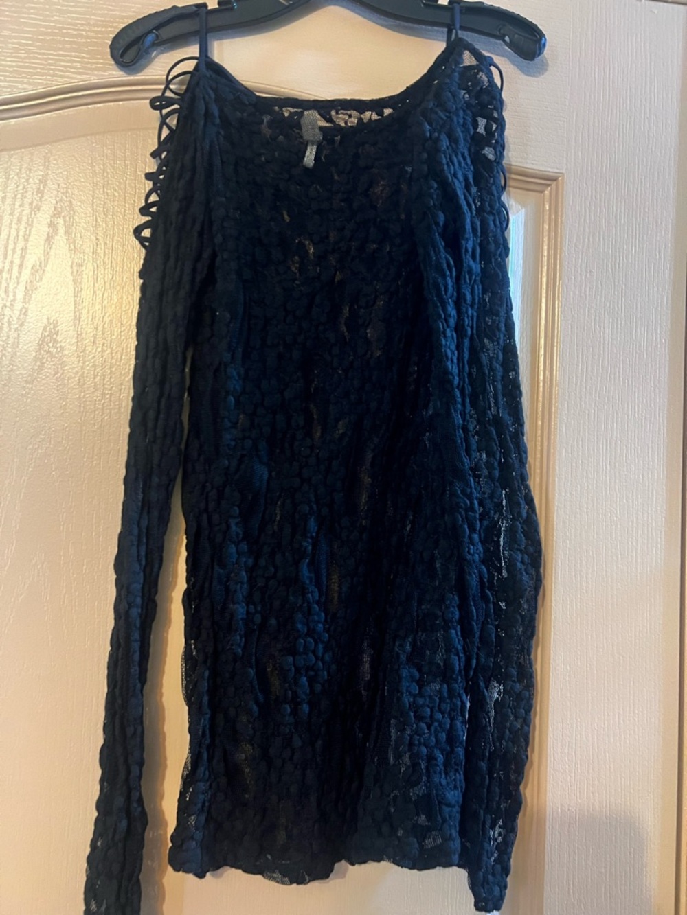 FREE PEOPLE Black Lace Cold-Shoulder Women’s top